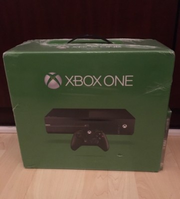BRAND NEW Sealed - Xbox One 500GB FIFA 16 Bundle