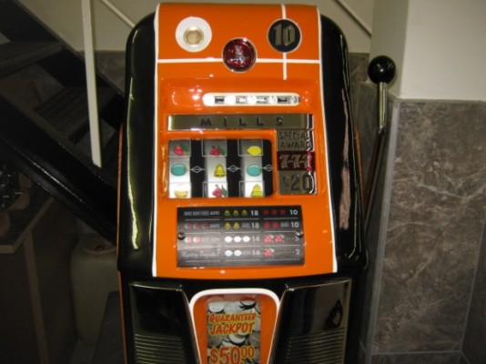 Mills Hi Top - Antique Counter Top Slot Machine - R55,000