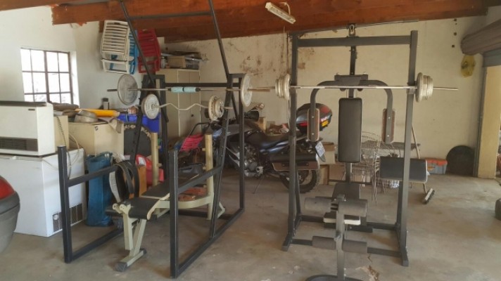 Trojan gym equipment. Bench press. Powercage. Sqaut Rack.