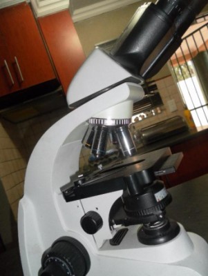Compound Binocular High Power Microscope R 3,500